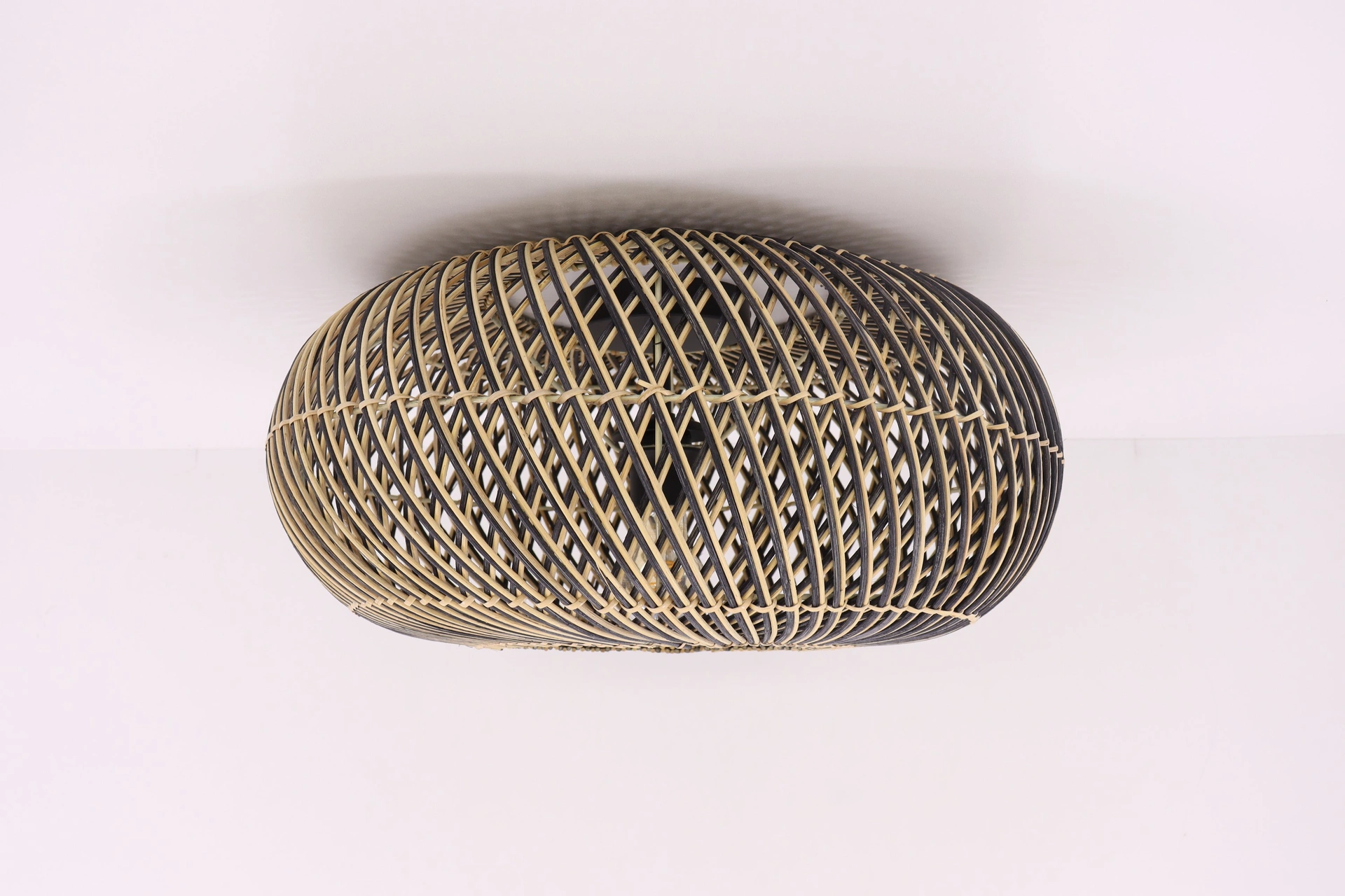 Rotan plafondlamp - zwart met beige gecombineerd -  Ø 50 cm  50221