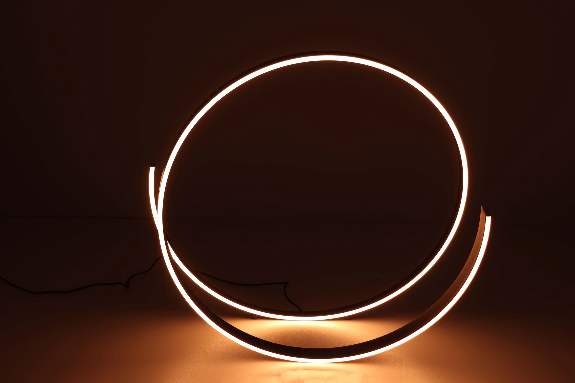 Design LED vloerlamp met ronde vormen – zwart 46477