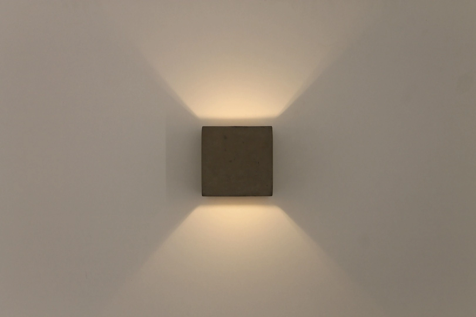 Wandlamp LED beton up down IP54 spatwaterdicht (LAATSTE OP VOORRAAD) 39570