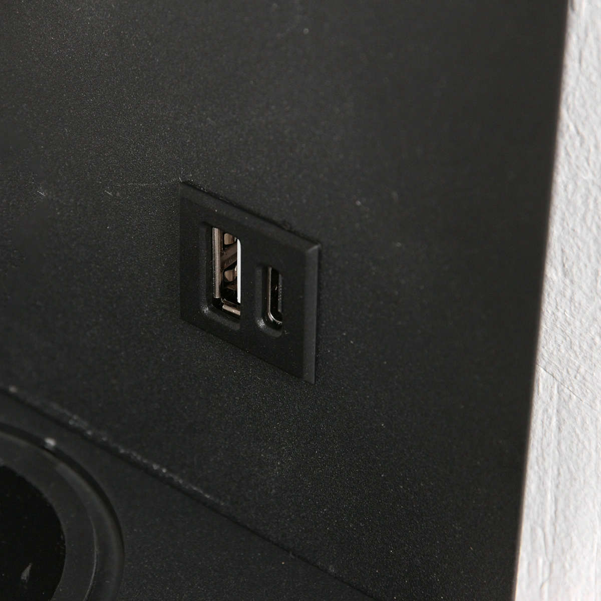 Wandlamp mat zwart | Draadloze oplader, USB-A & USB-C | Dim-to-warm 44978