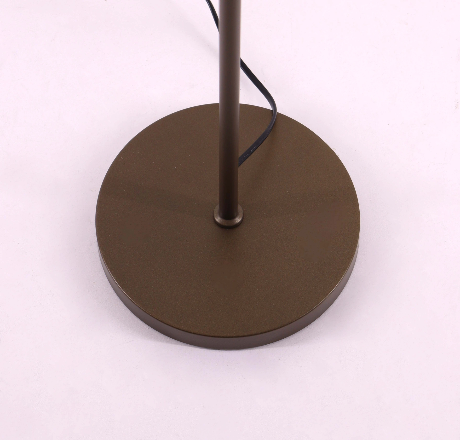 Minimalistische bronskleurige vloerlamp met twee verstelbare spots 46615