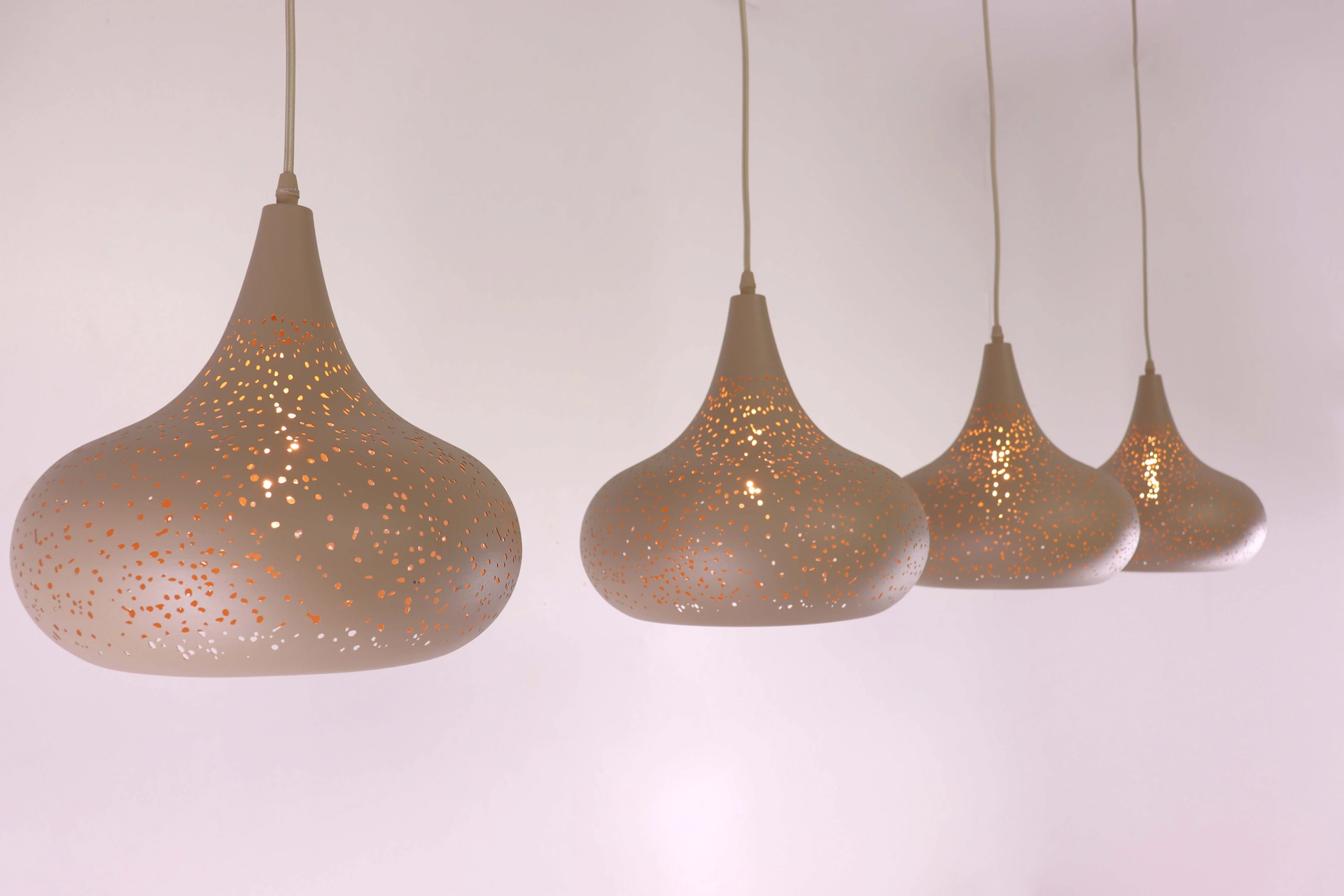 Hanglamp 4-lichts zandkleur – Geperforeerde kappen – 150 cm 61252
