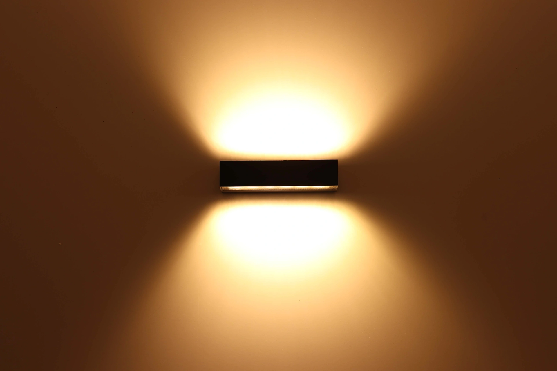Wandlamp strak dip-switch - Zwart - 22cm IP65    46674