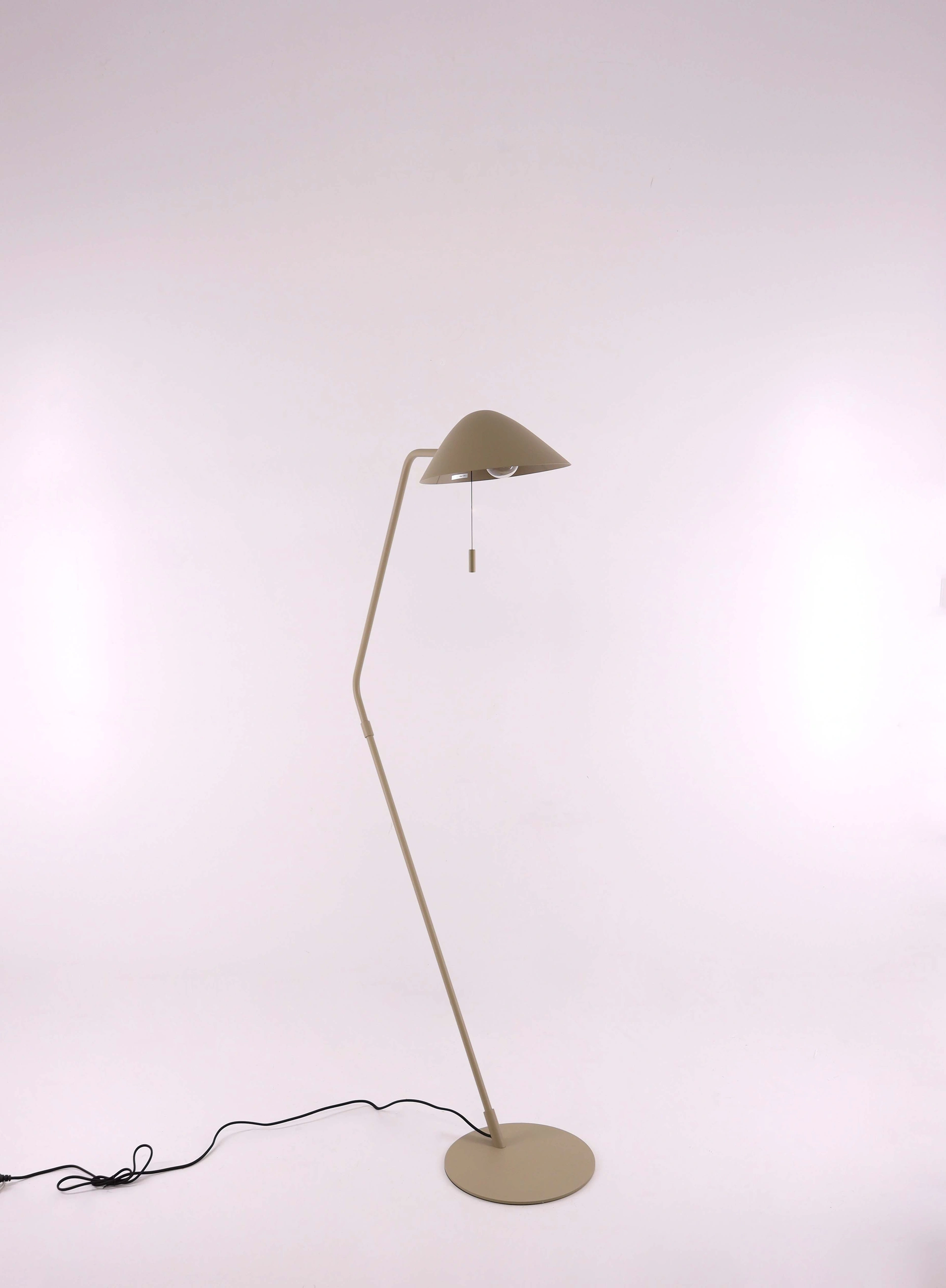 Vloerlamp zandkleur - Trekschakelaar hoogte 140cm 46182