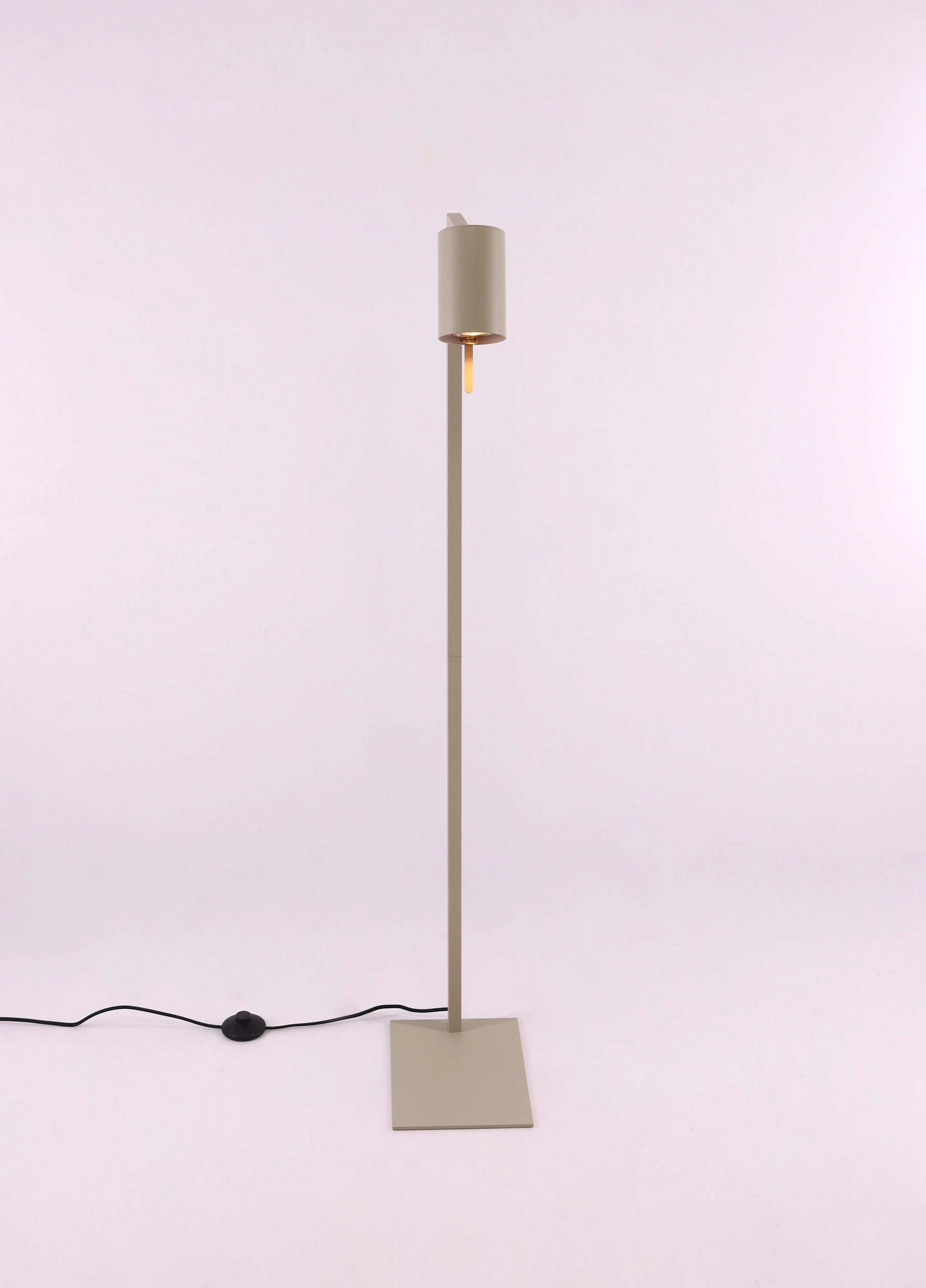 Vloerlamp Taupe strak gu10 hoogte 130cm 45842