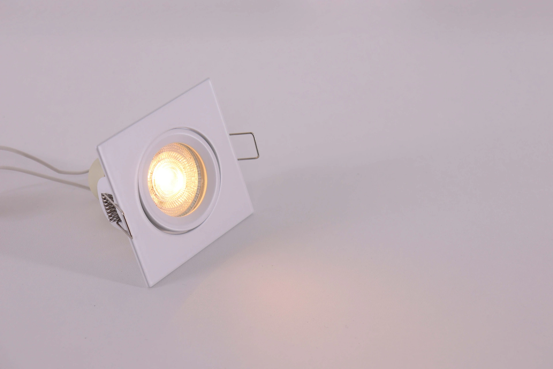 Wit vierkant inbouwspot - Zaagmaat 7,4cm - Kantelbaar 46667