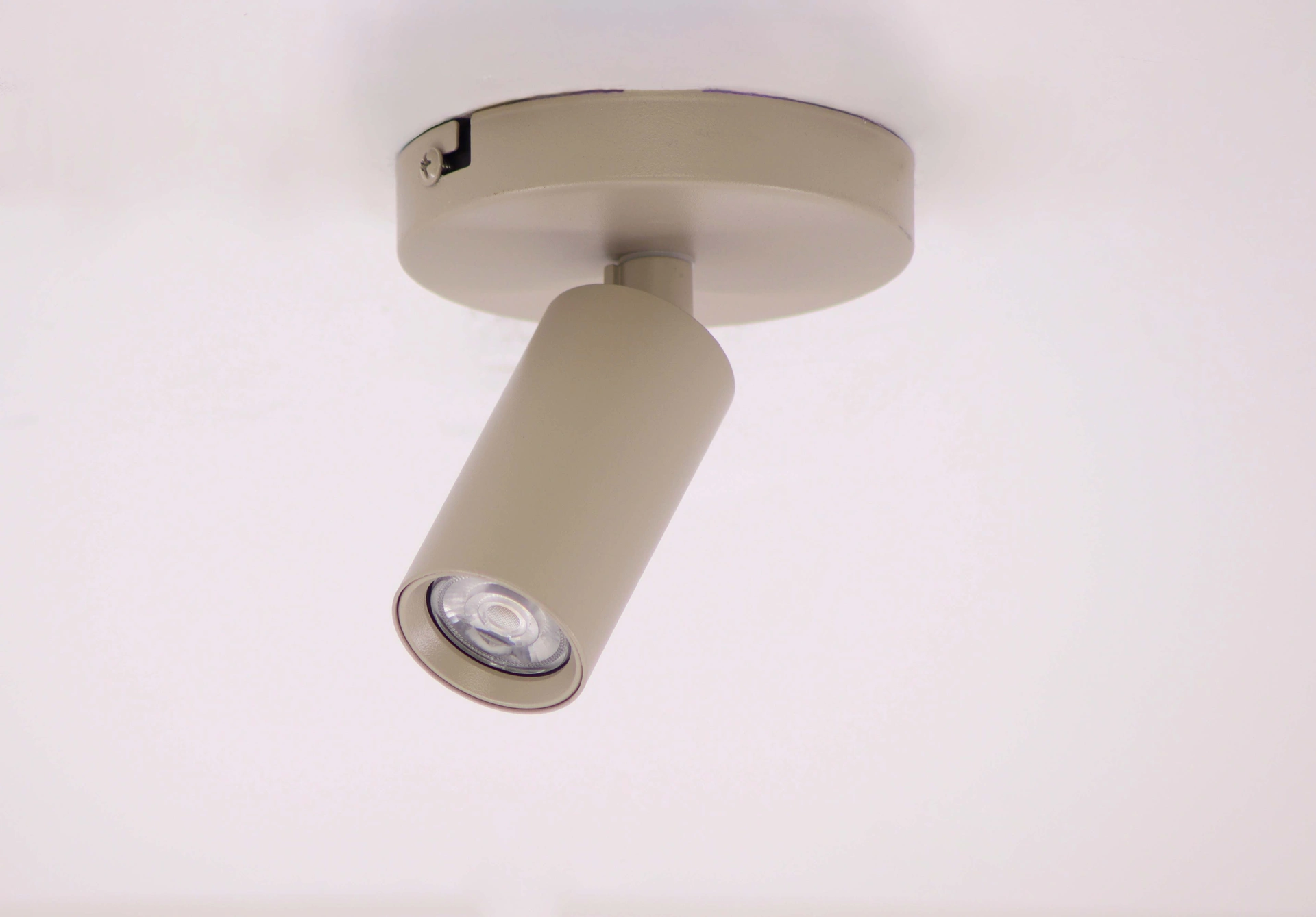 Zandkleurige 1-lichts rond opbouwspot met mini gu10 verstelbare spot 46722