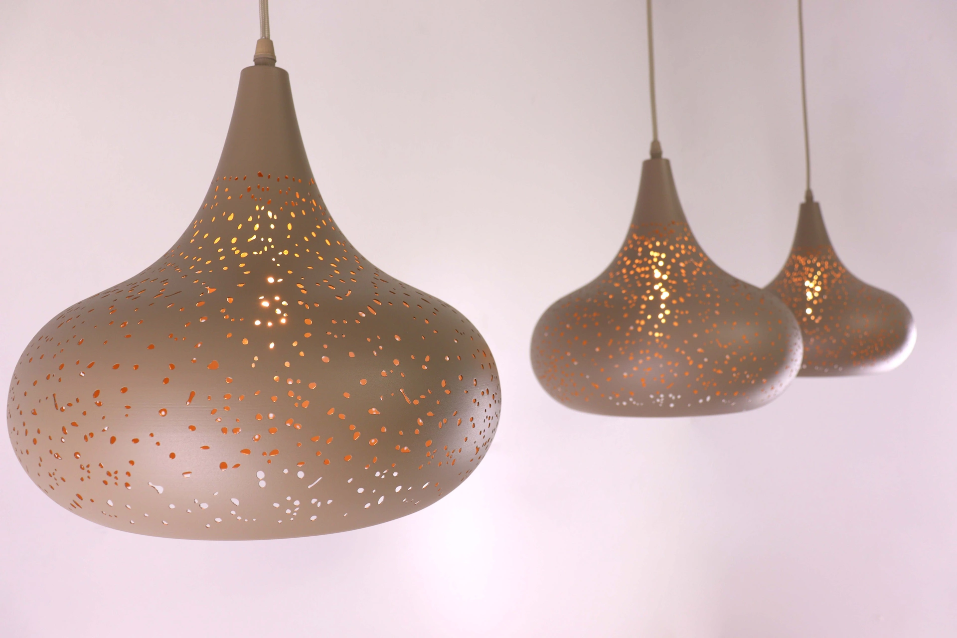 Hanglamp 3-lichts zandkleur – Geperforeerde kappen – 130 cm  61251