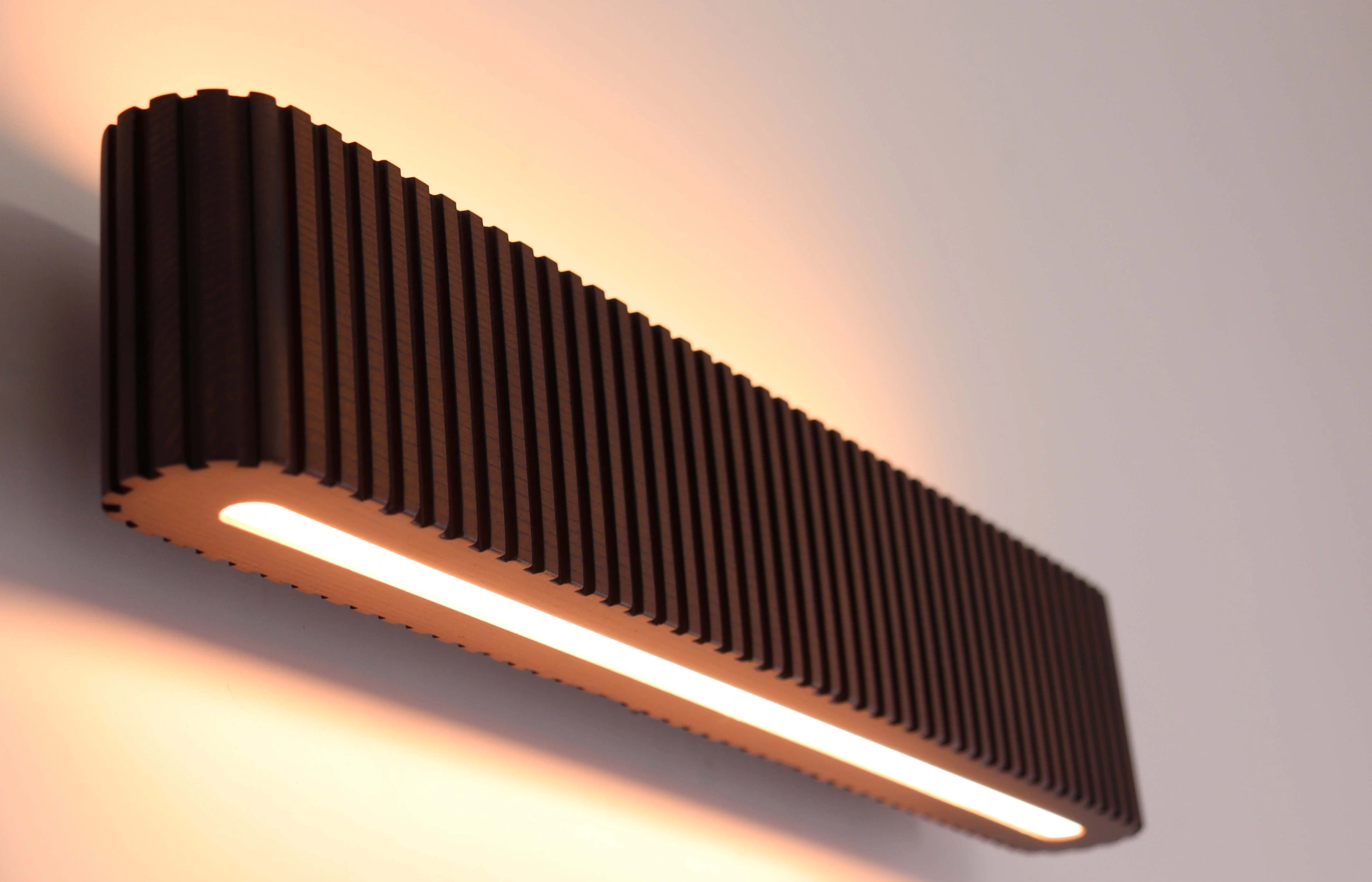 Wandlamp Donkerbruin Houtlook – LED Up & Down – CCT 2200-3000K – Dimbaar 47009