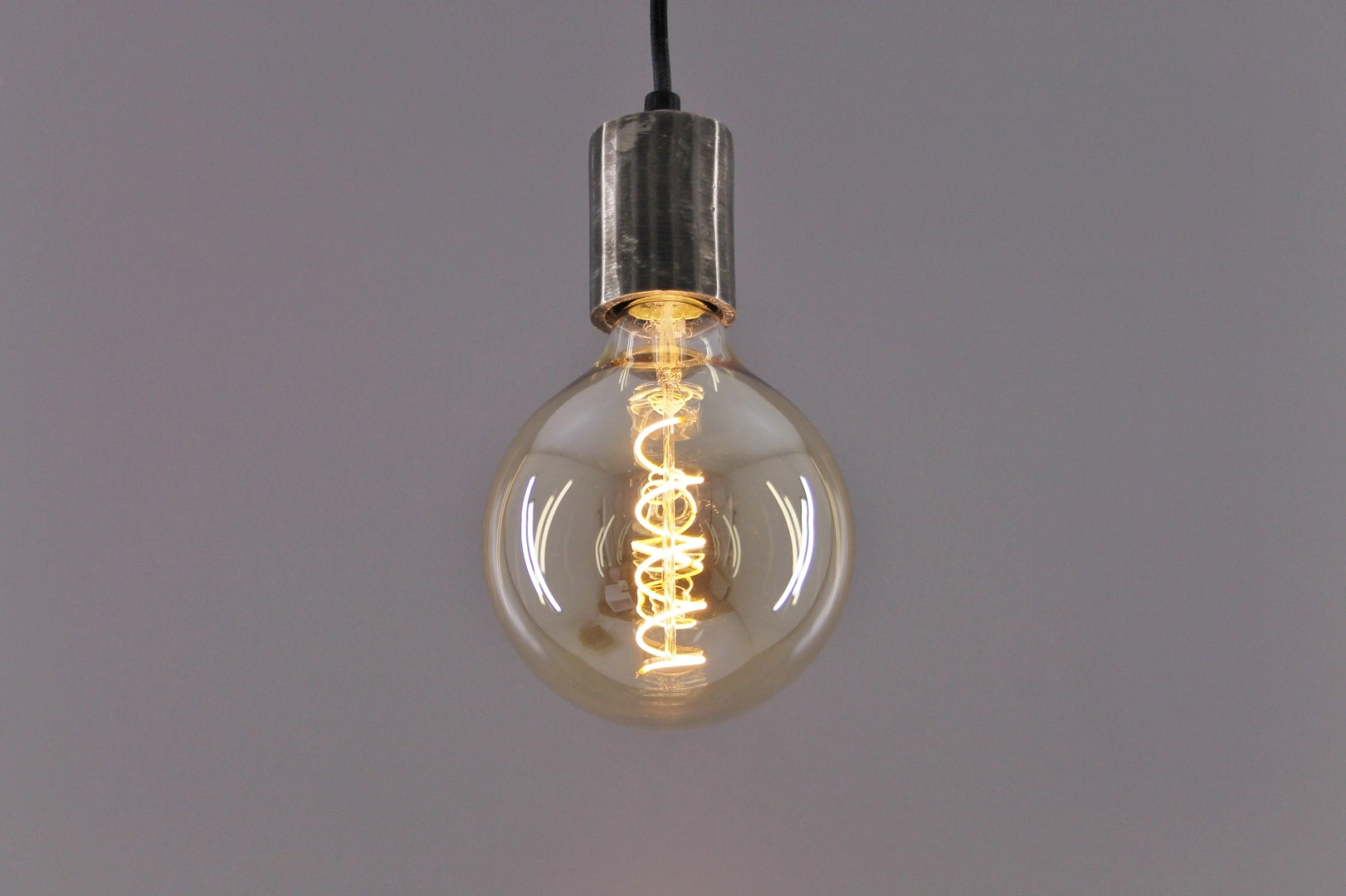 LED lamp 4 watt E27 goud 12,5cm dimbaar 52017