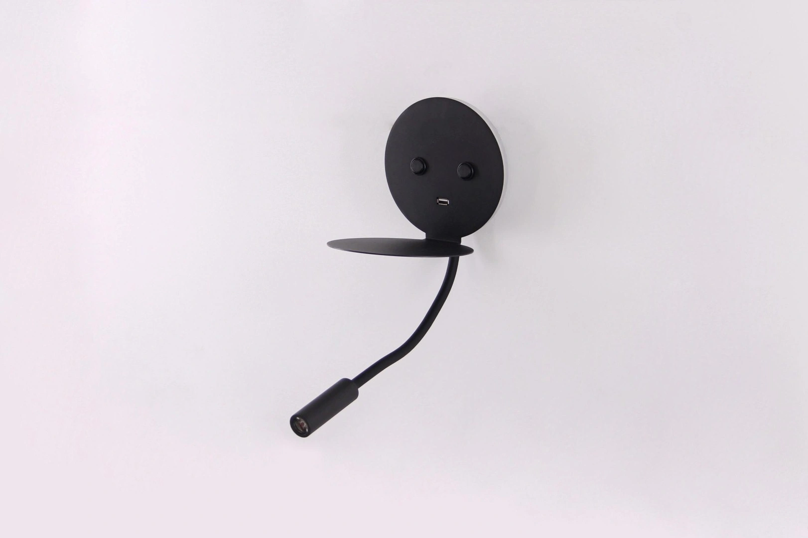 Zwarte Wandlamp Indirect Licht en Leeslamp met USB-oplader 42380