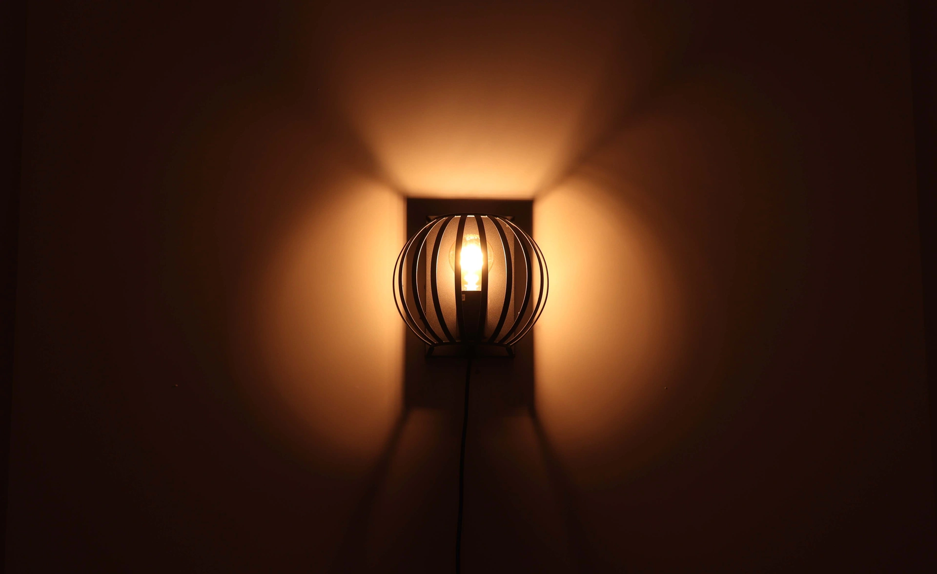 Wandlamp zwart staal 1-lichts E27 – open draad design 61112