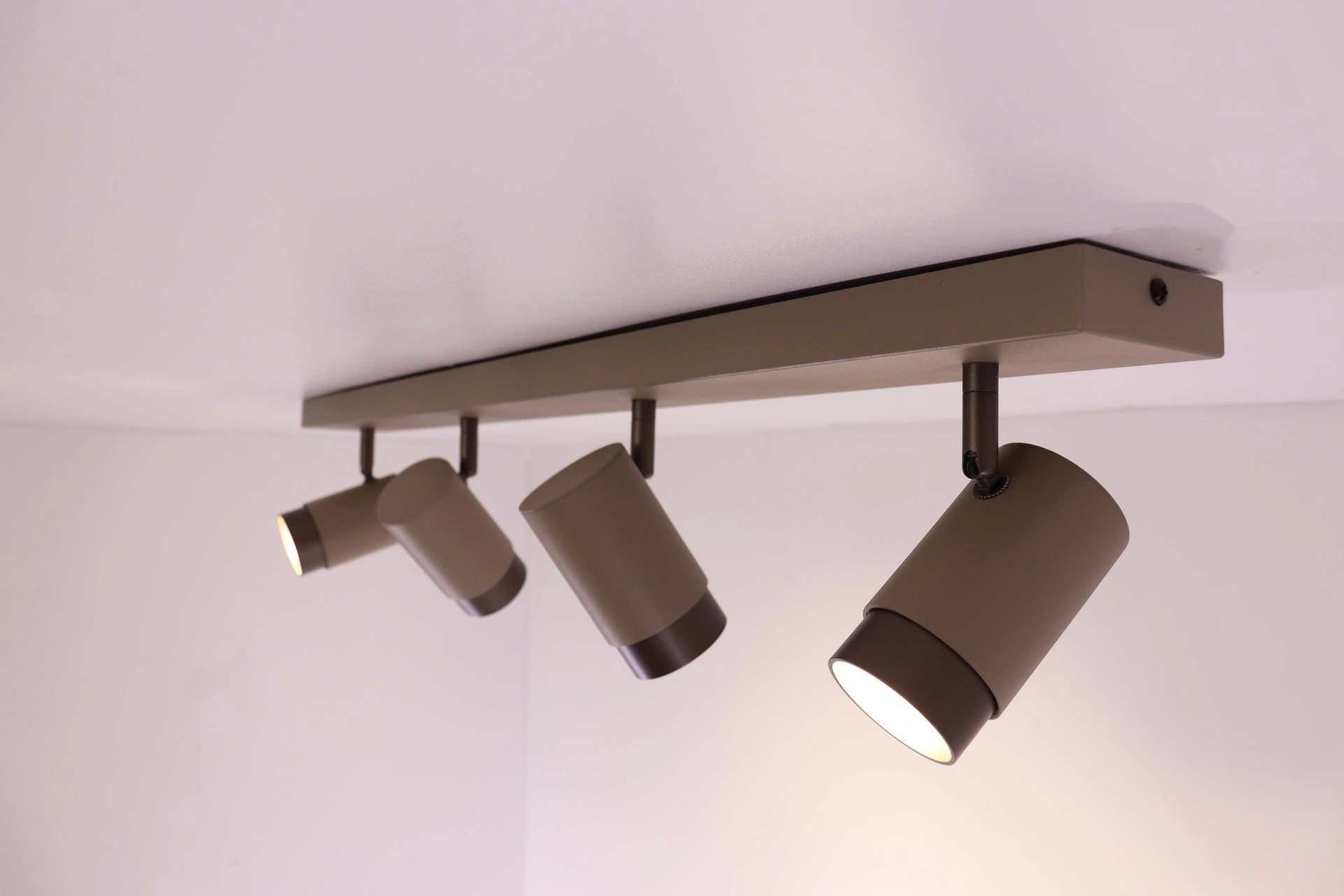 Opbouw spot 4 lichts GU10 zand met cacao bruin 61221