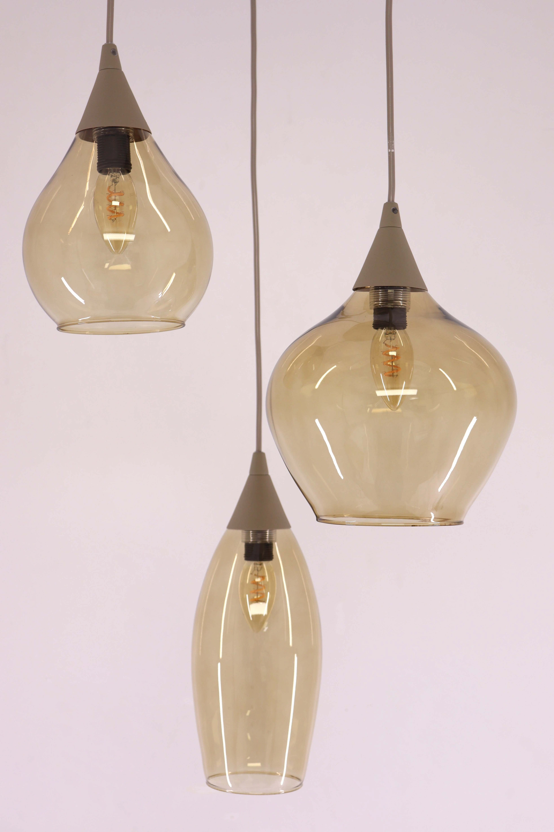 Zandkleurige Hanglamp 3-Lichts met Amber Glas – 3 Verschillende Vormen – Ø30 cm 46947