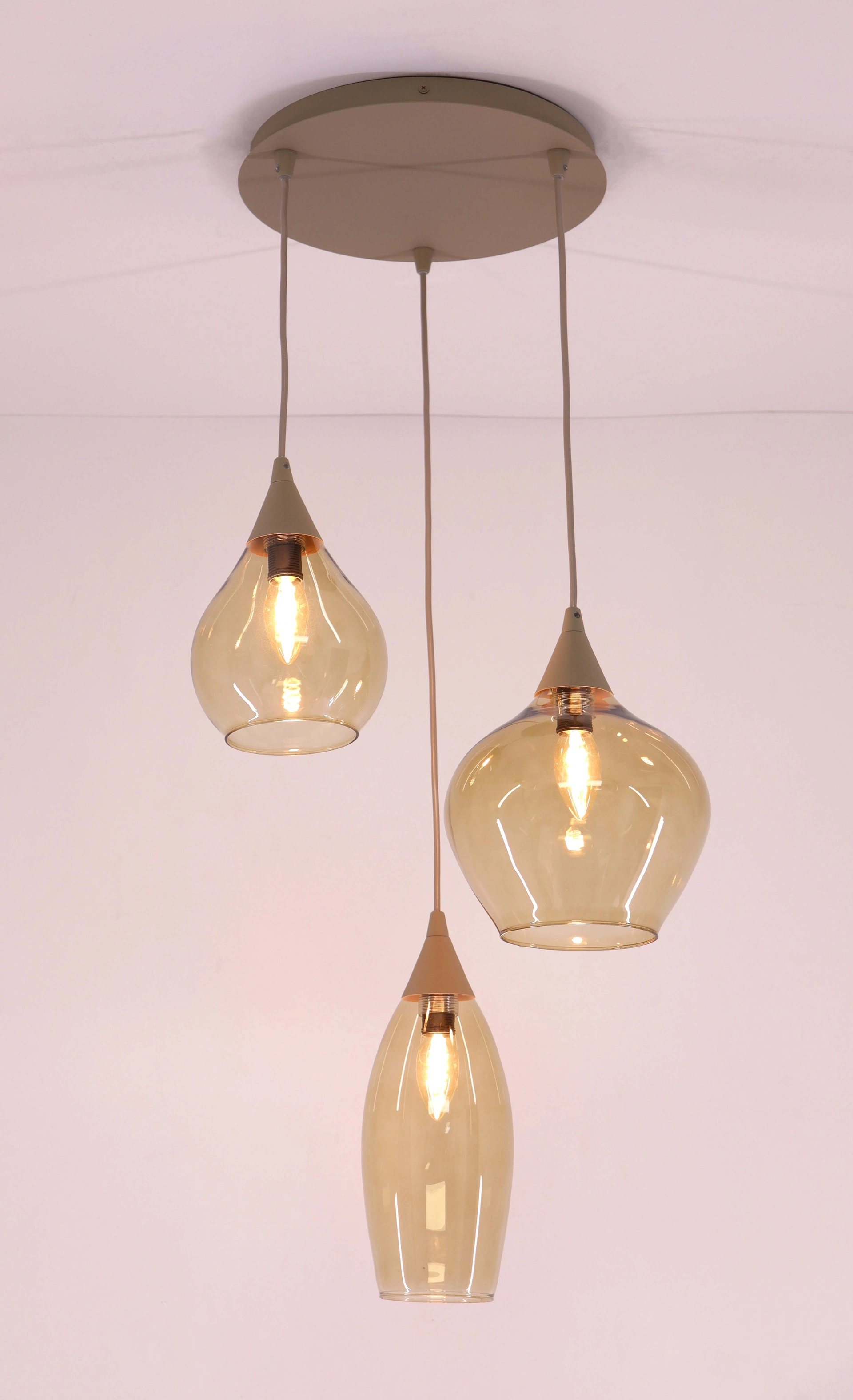 Zandkleurige Hanglamp 3-Lichts met Amber Glas – 3 Verschillende Vormen – Ø30 cm 46947