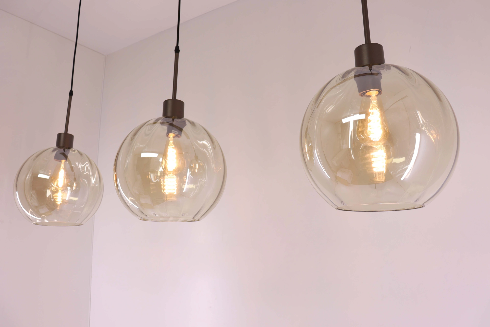 Hanglamp eettafel cacao 3 amber glazen bollen 130cm 61214