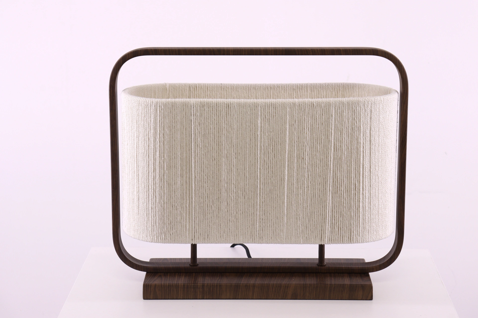 Tafellamp met metalen houtlook frame en brede stoffen kap – naturel 46437