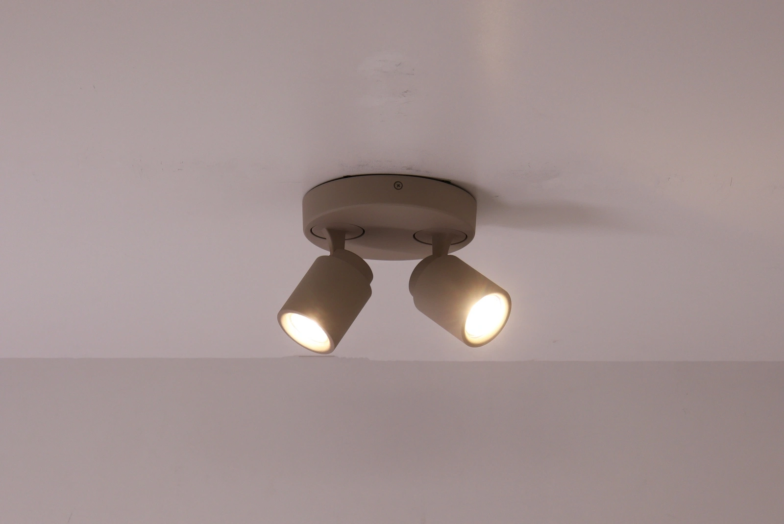 Opbouwspot Razza 2-lichts zand/beige rond – GU10 45512