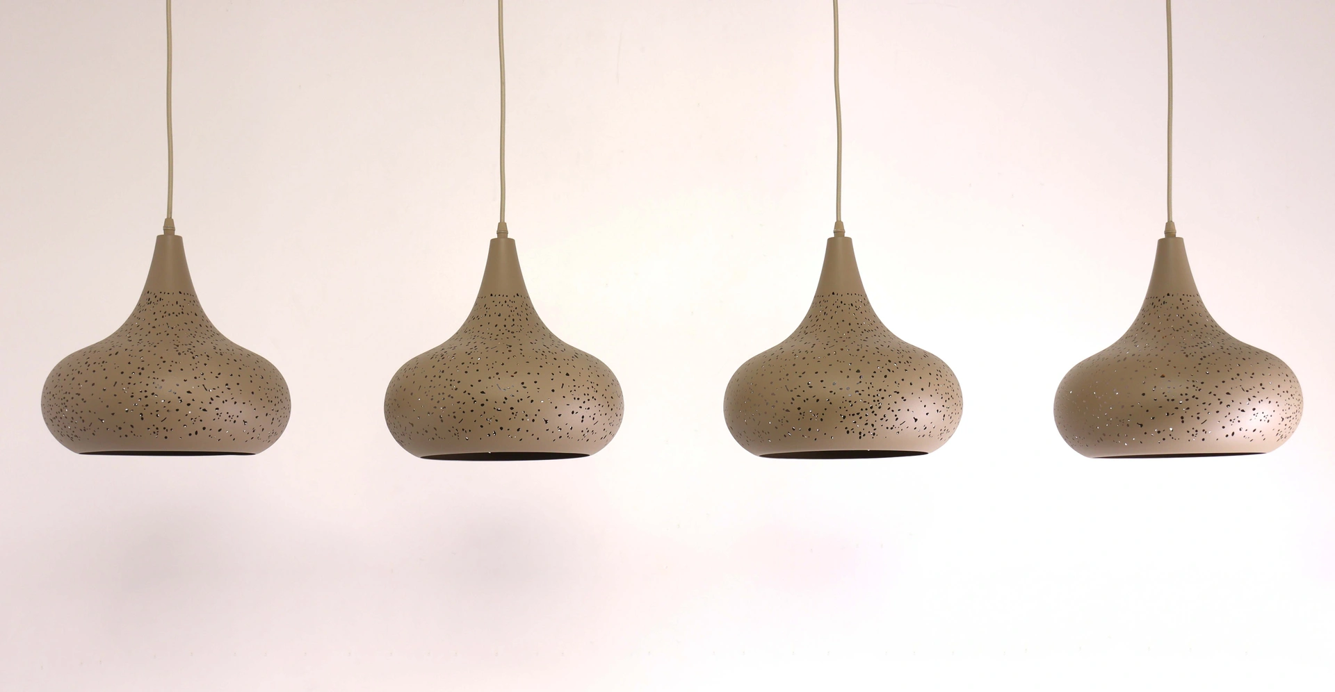 Hanglamp 4-lichts zandkleur – Geperforeerde kappen – 150 cm 61252