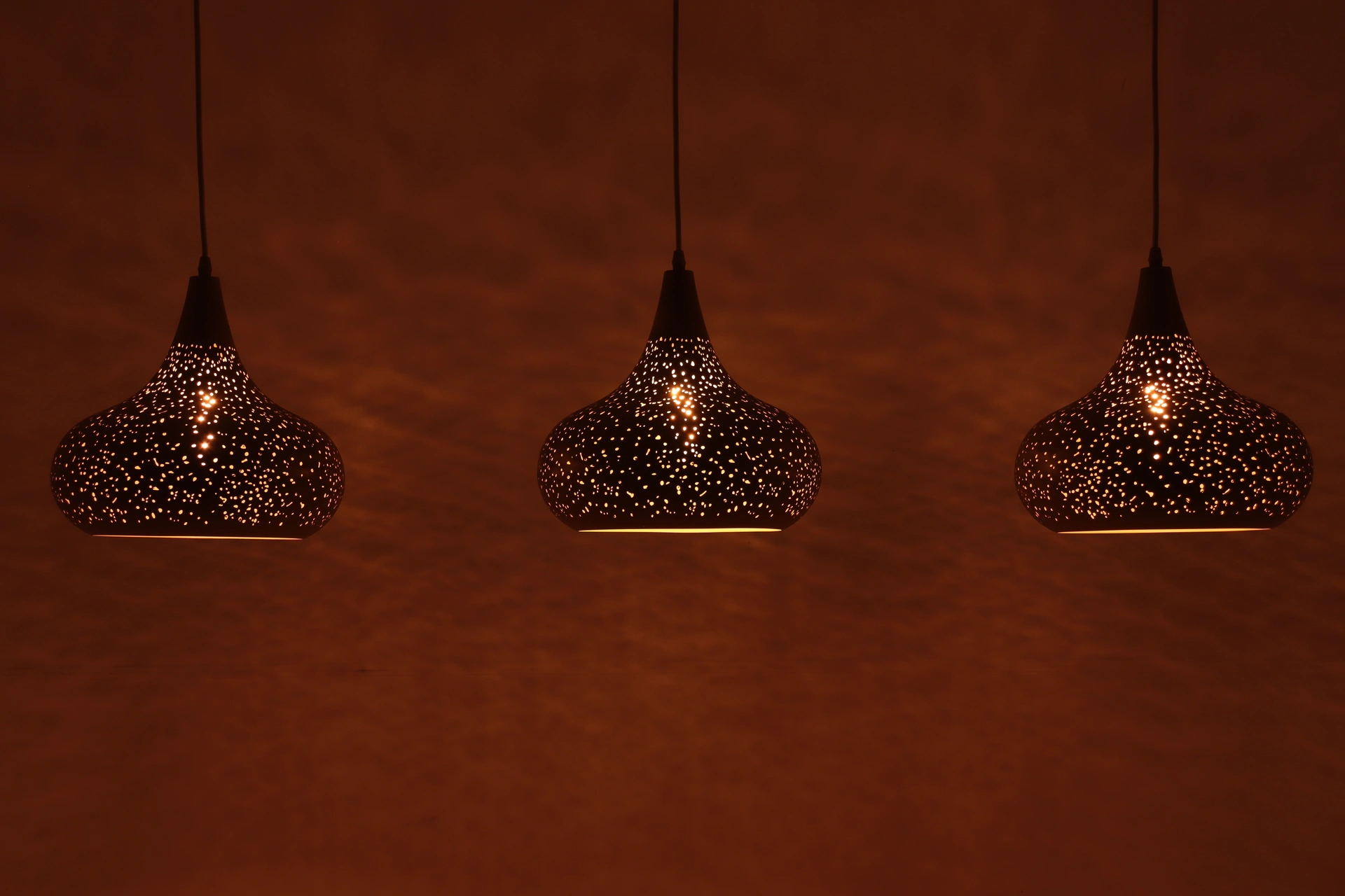 Hanglamp 3-lichts zandkleur – Geperforeerde kappen – 130 cm  61251