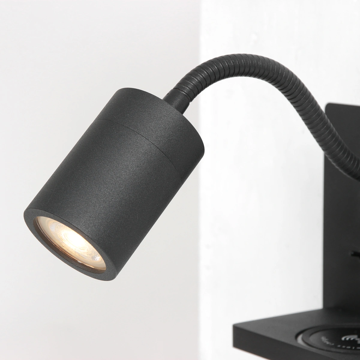 Wandlamp mat zwart | Draadloze oplader, USB-A & USB-C | Dim-to-warm 44978