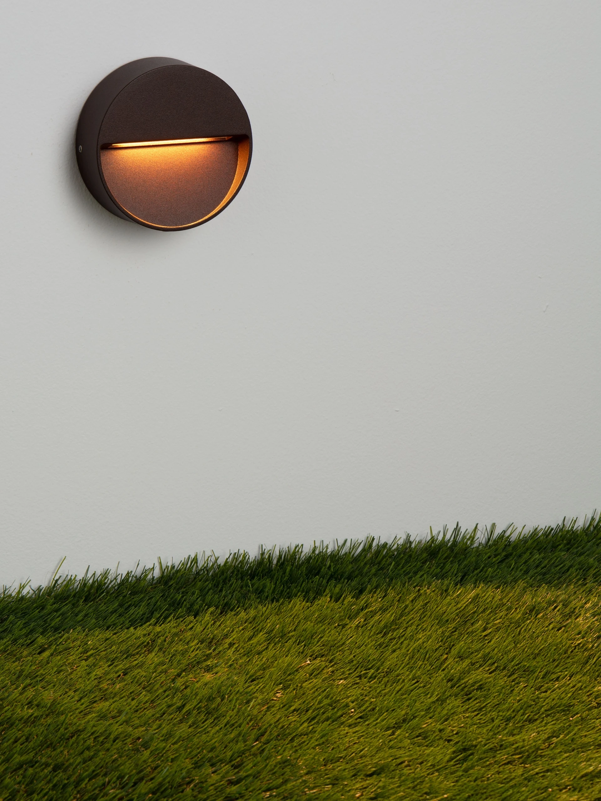 Arden LED buitenwandlamp rond - Roestbruin – Ø10 cm – Instelbare lichtkleur SW10554