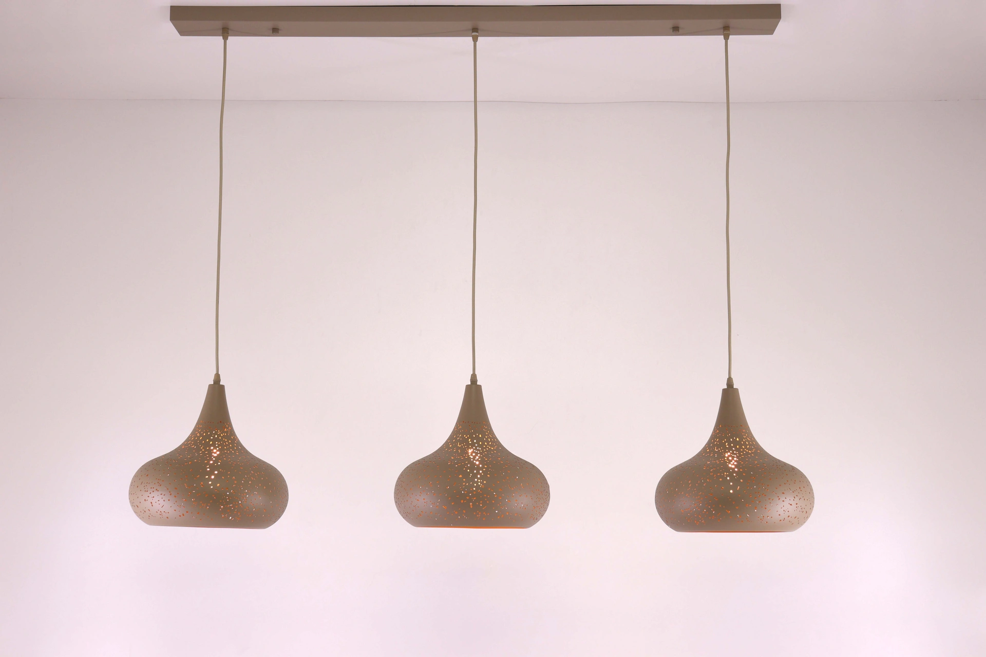 Hanglamp 3-lichts zandkleur – Geperforeerde kappen – 130 cm  61251