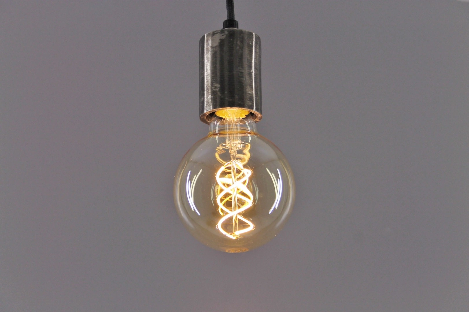 LED lamp 4 watt E27 goud 9,5cm dimbaar 52016