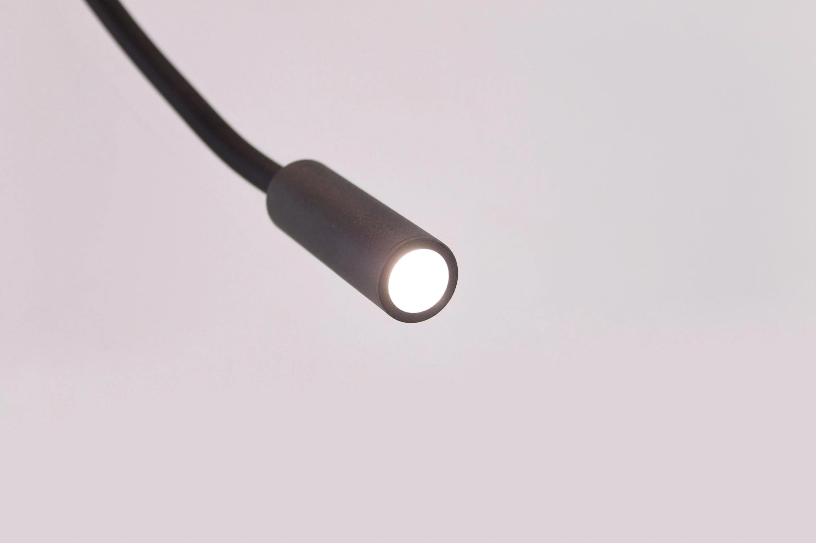 Zwarte Wandlamp Indirect Licht en Leeslamp met USB-oplader 42380