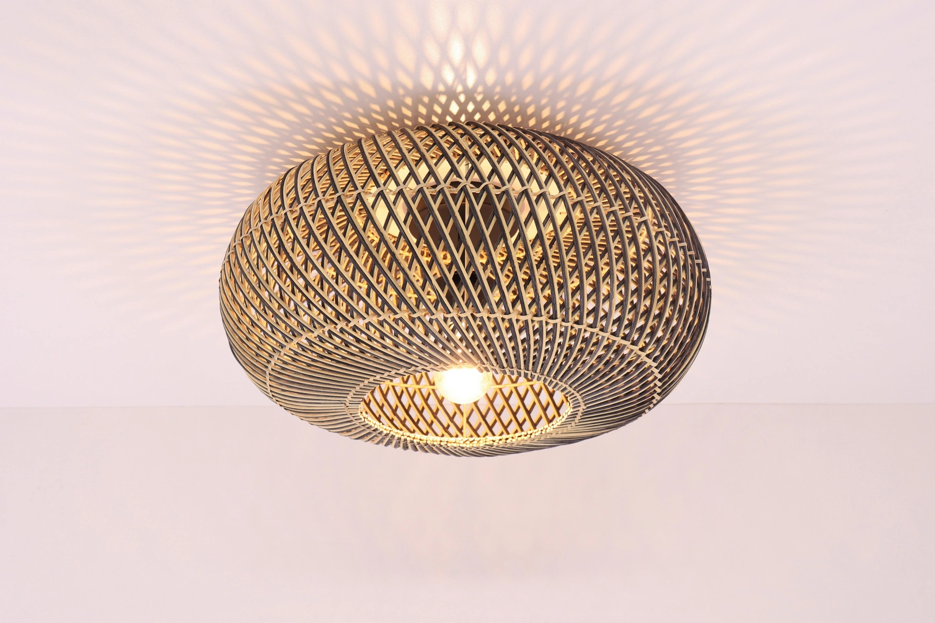 Rotan plafondlamp - zwart met beige gecombineerd -  Ø 50 cm  50221