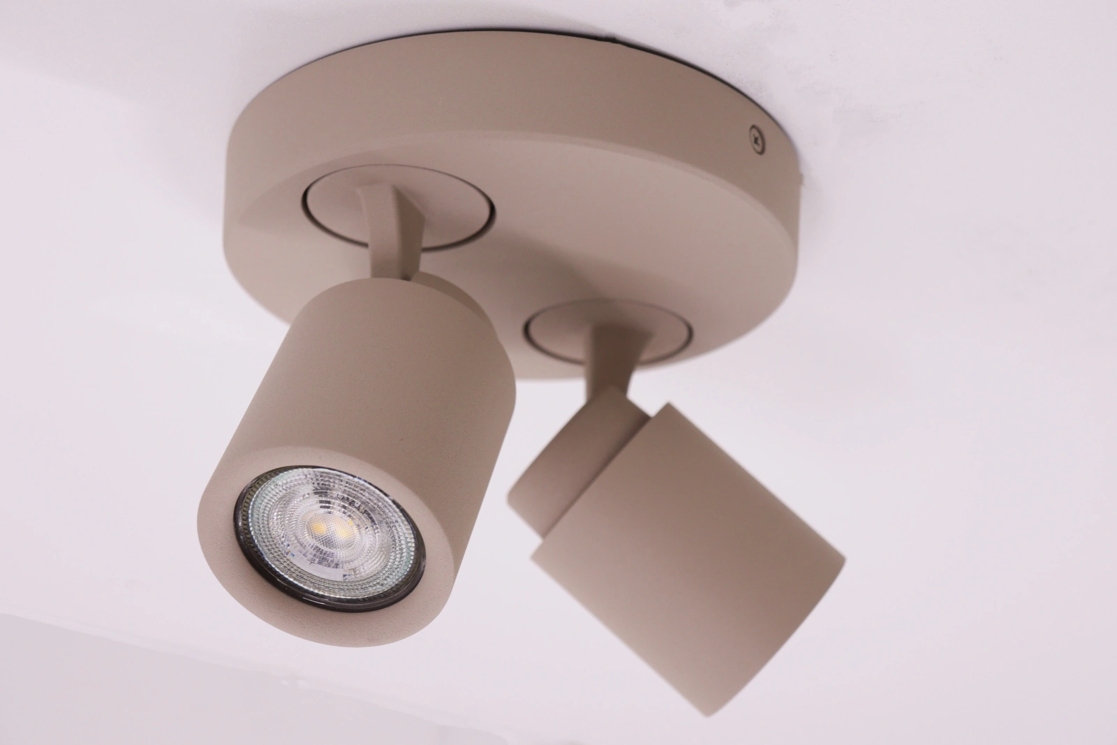 Opbouwspot Razza 2-lichts zand/beige rond – GU10 45512