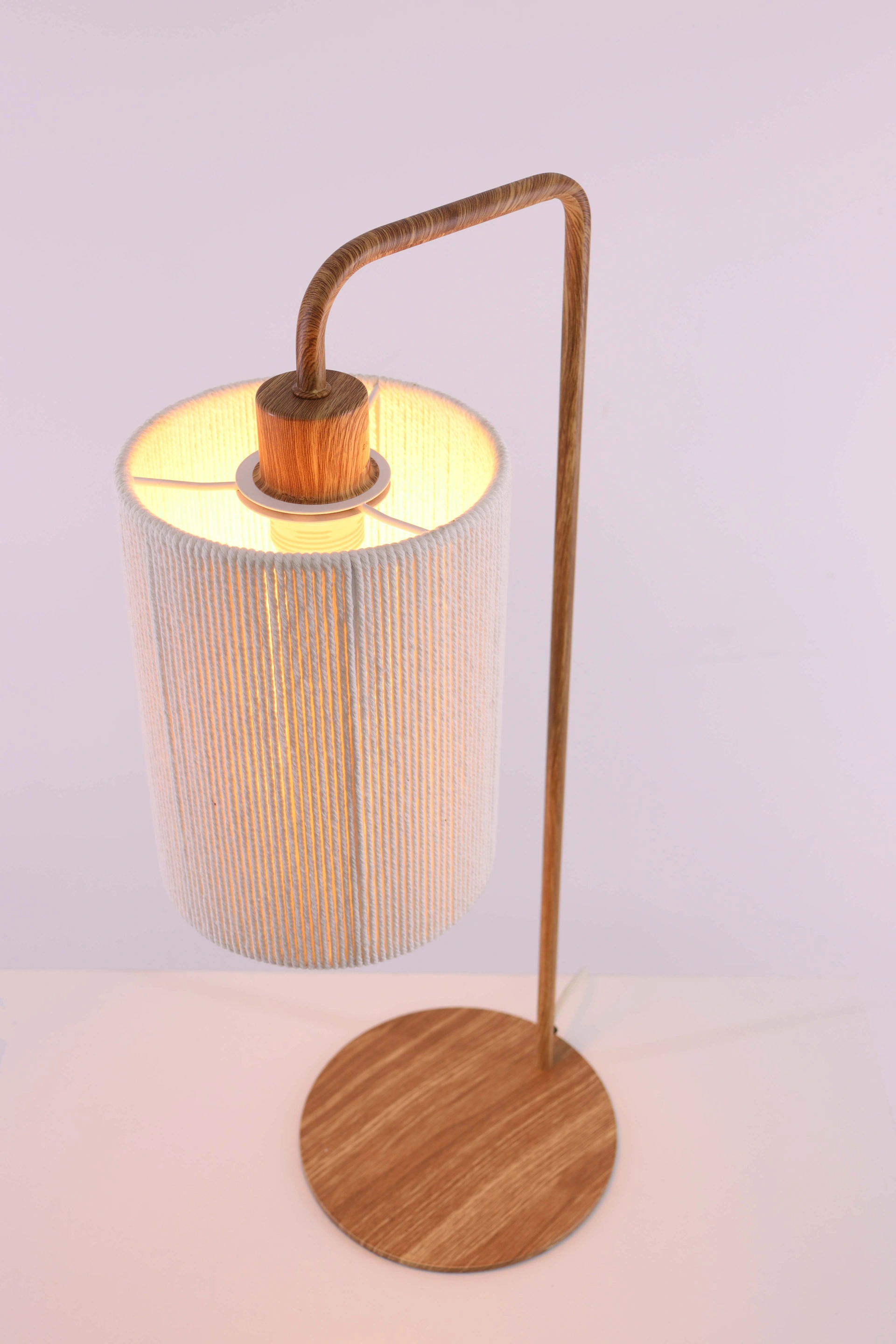 Tafellamp metalen houtlook naturel  - Cremekleur touwkap -  Hoogte 59cm 46662