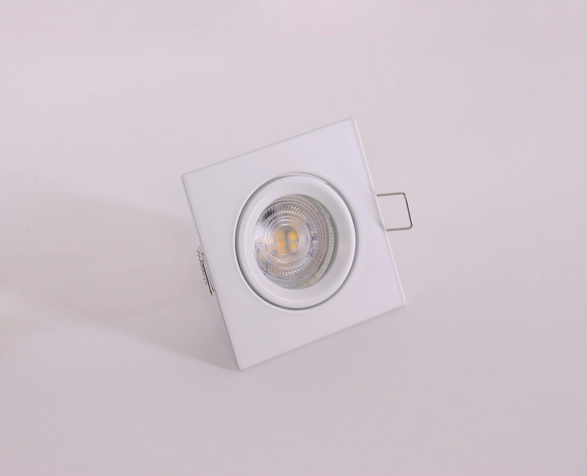 Wit vierkant inbouwspot - Zaagmaat 7,4cm - Kantelbaar 46667