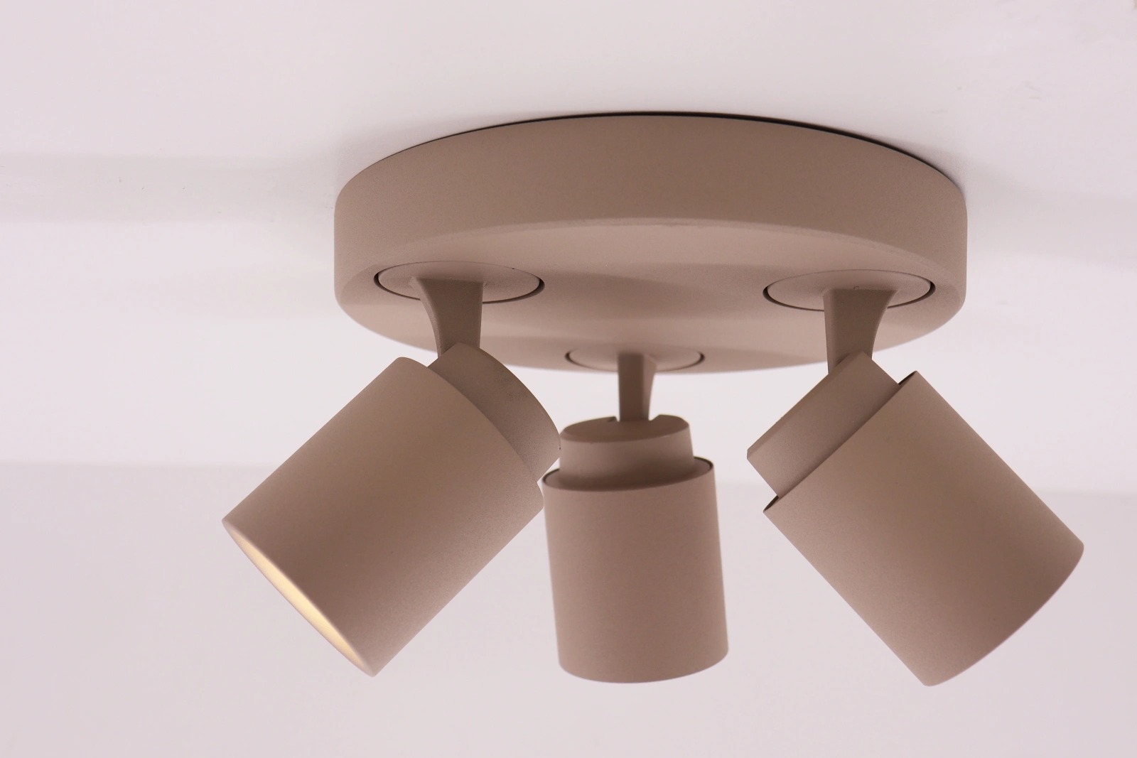 Opbouwspot Razza 3-lichts zand/beige rond – GU10 45513