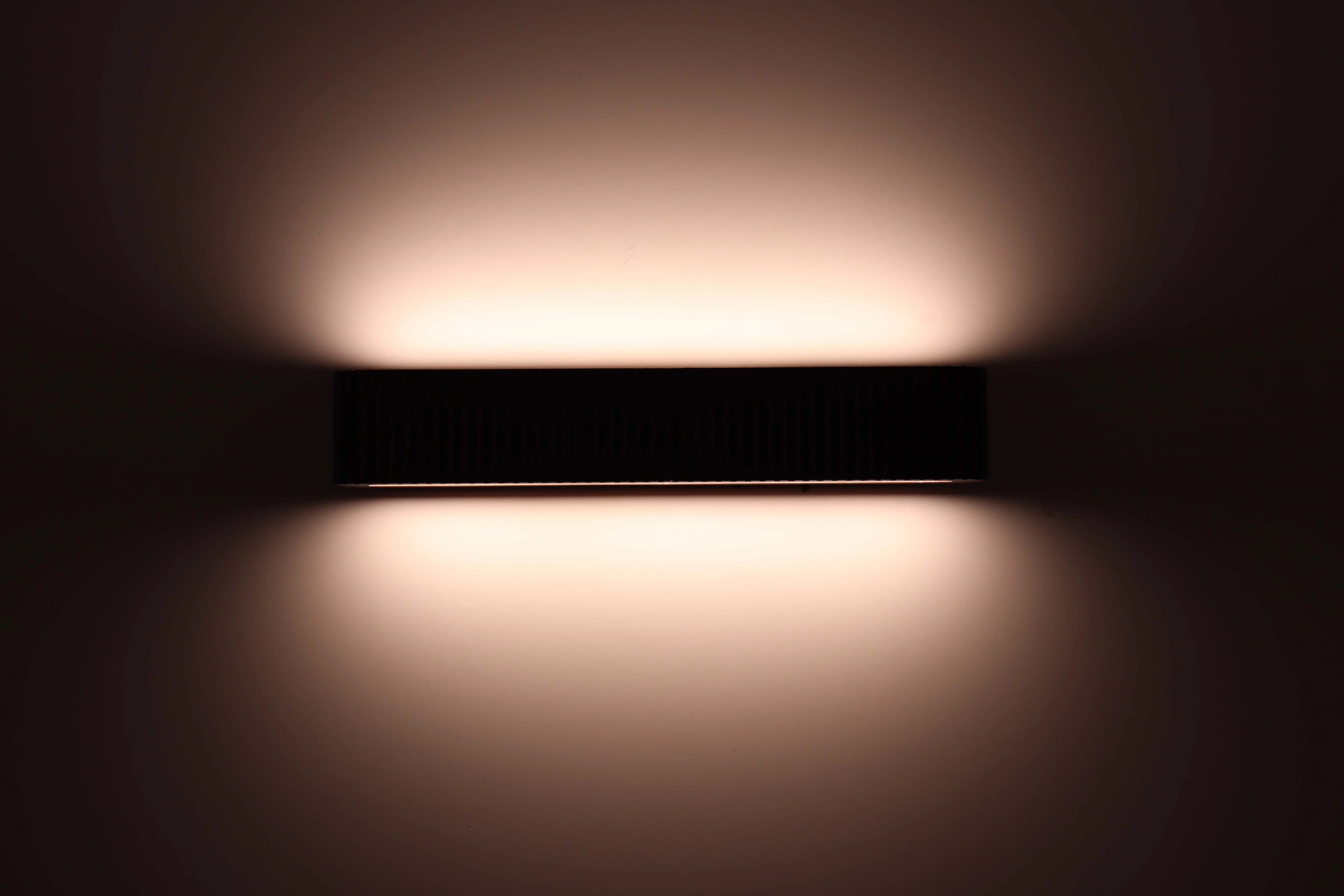 Wandlamp Donkerbruin Houtlook – LED Up & Down – CCT 2200-3000K – Dimbaar 47009