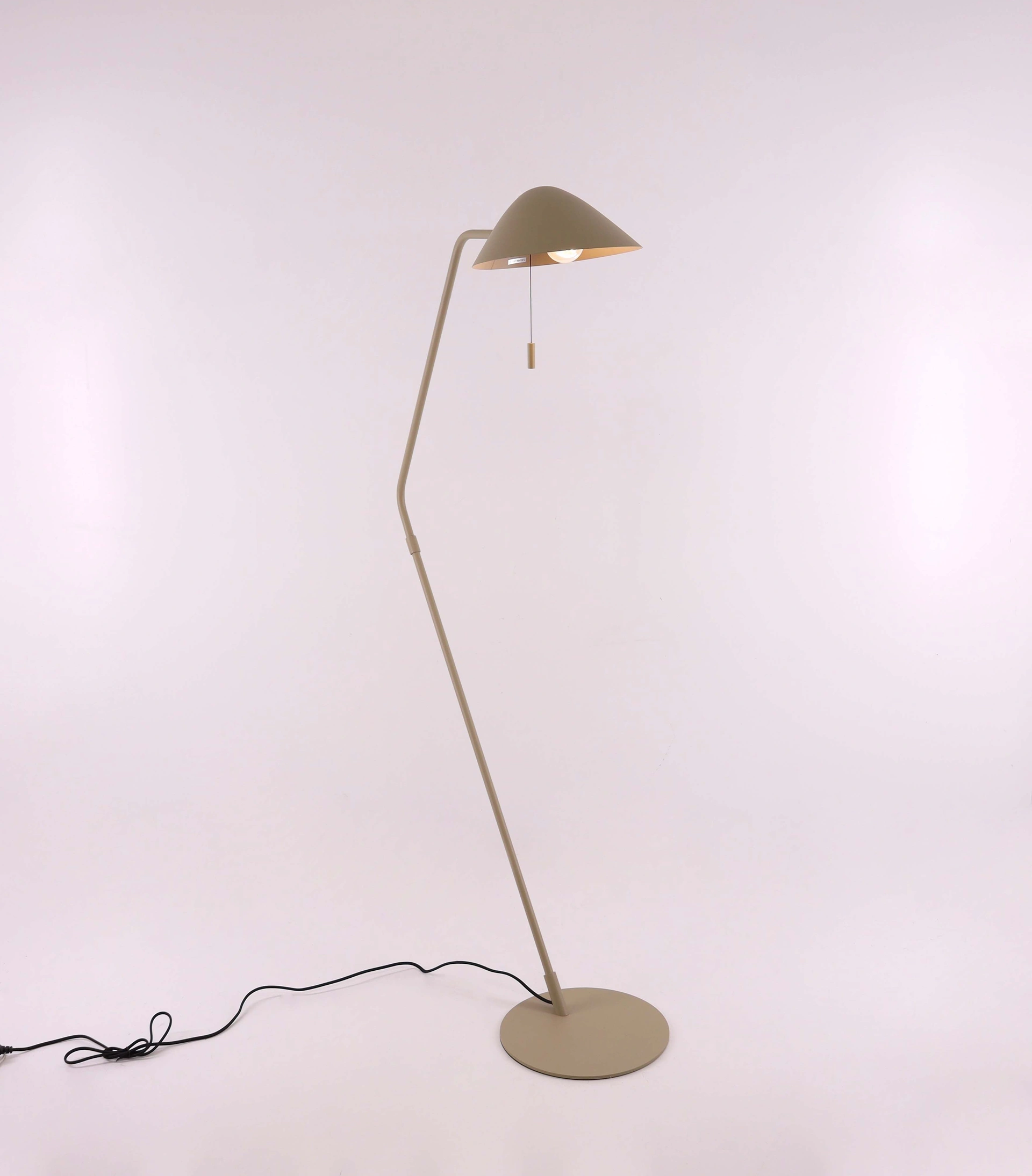 Vloerlamp zandkleur - Trekschakelaar hoogte 140cm 46182