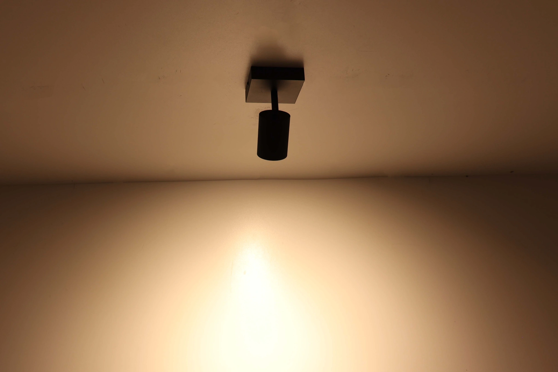 Zwarte opbouw spot GU10 draaibaar industriele look 61141