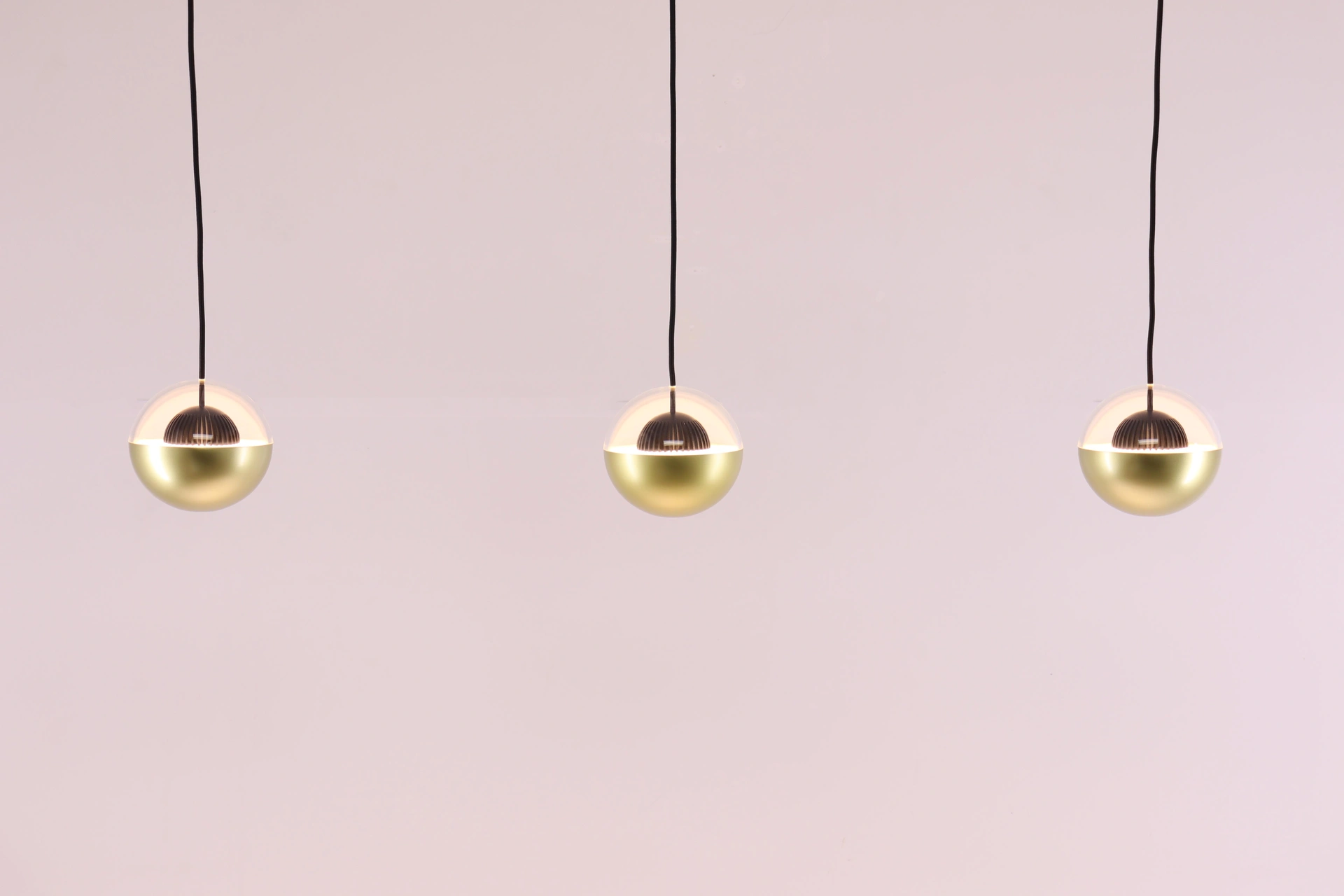 Hanglamp pokeball - Goud met zwart - Breedte 107cm 53001