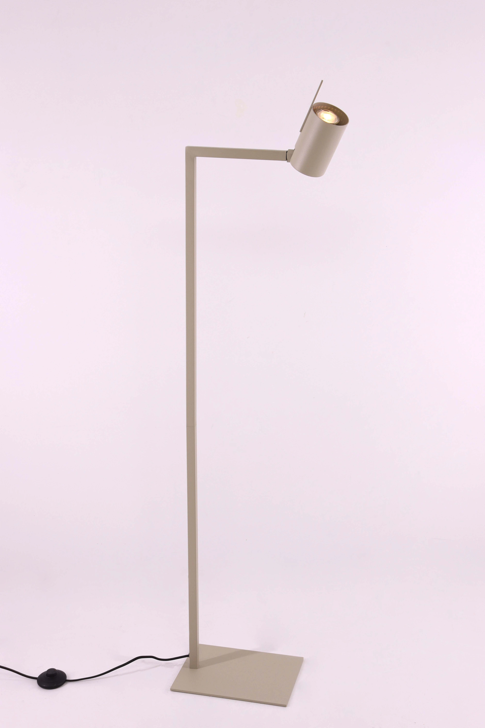 Vloerlamp Taupe strak gu10 hoogte 130cm 45842