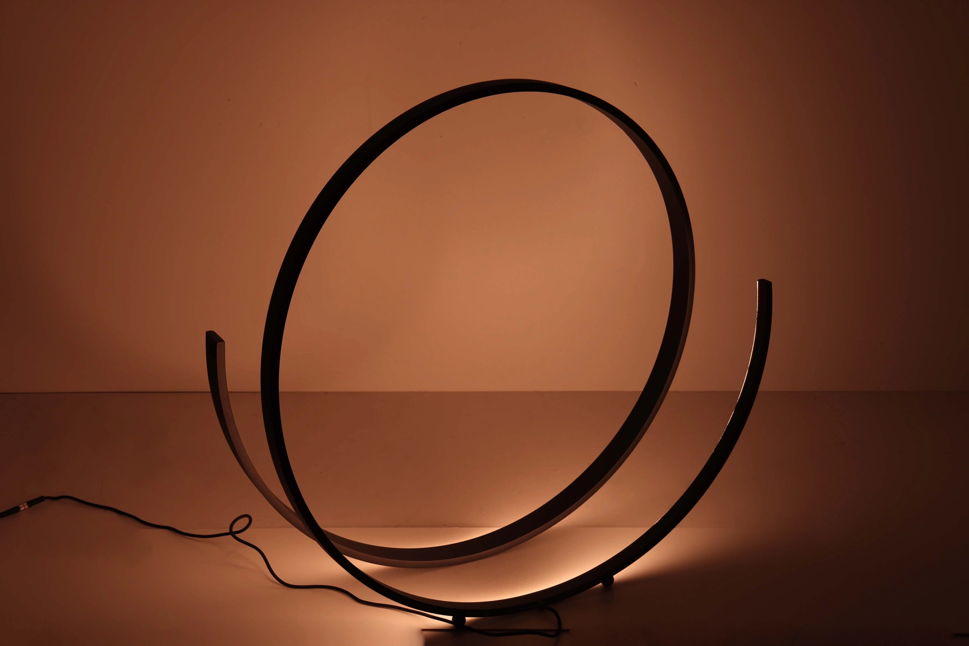 Design LED vloerlamp met ronde vormen – zwart 46477