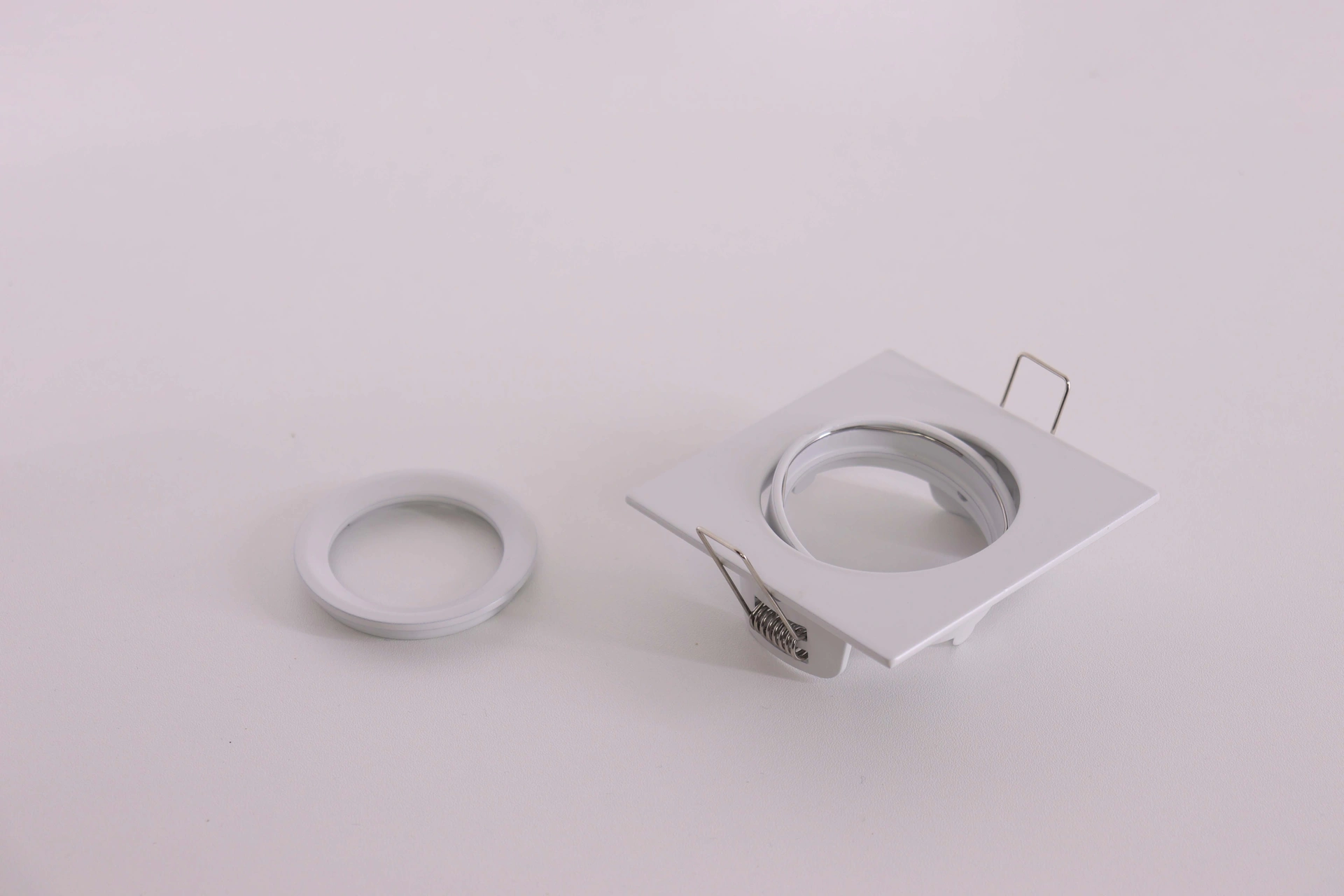 Wit vierkant inbouwspot - Zaagmaat 7,4cm - Kantelbaar 46667