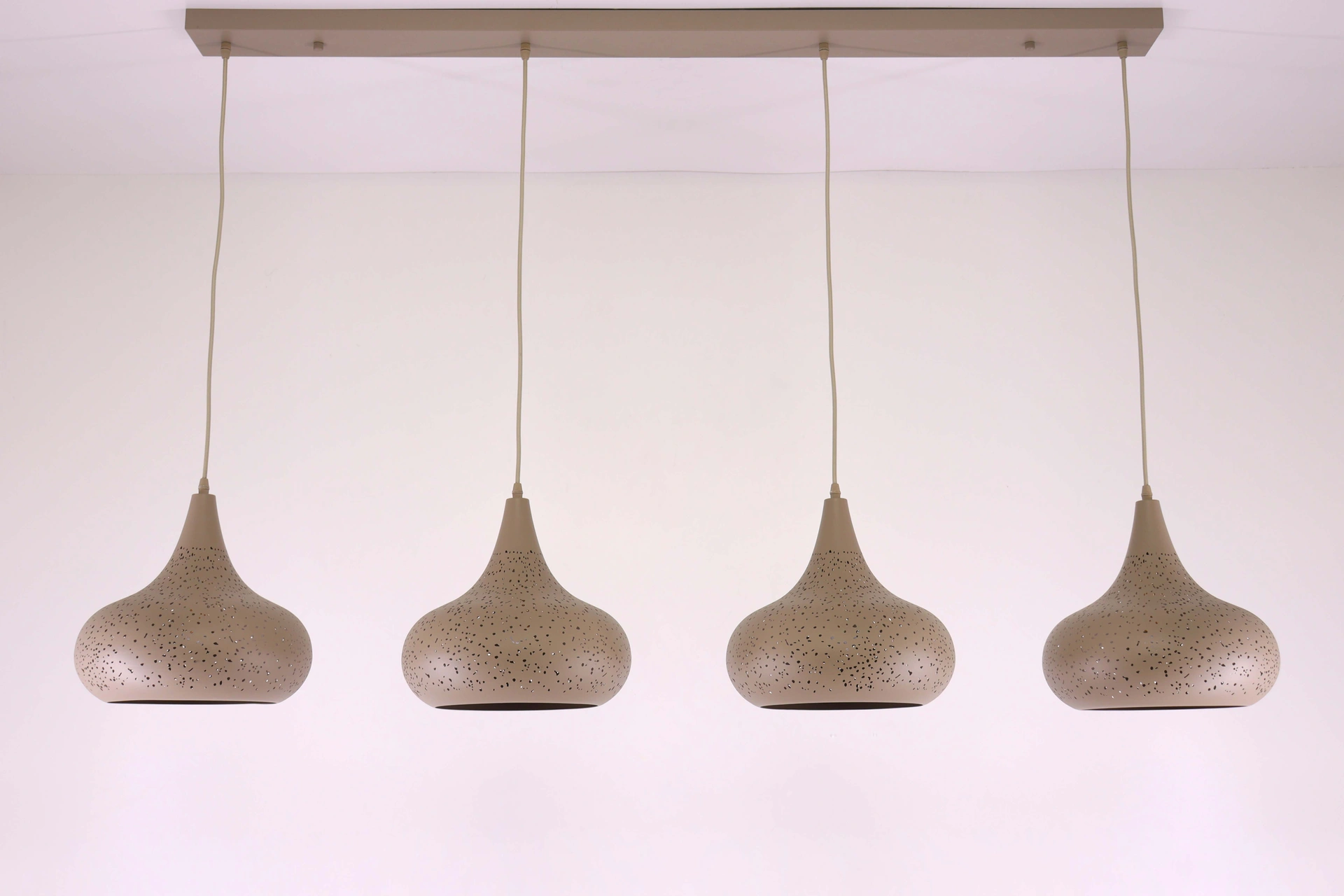 Hanglamp 4-lichts zandkleur – Geperforeerde kappen – 150 cm 61252