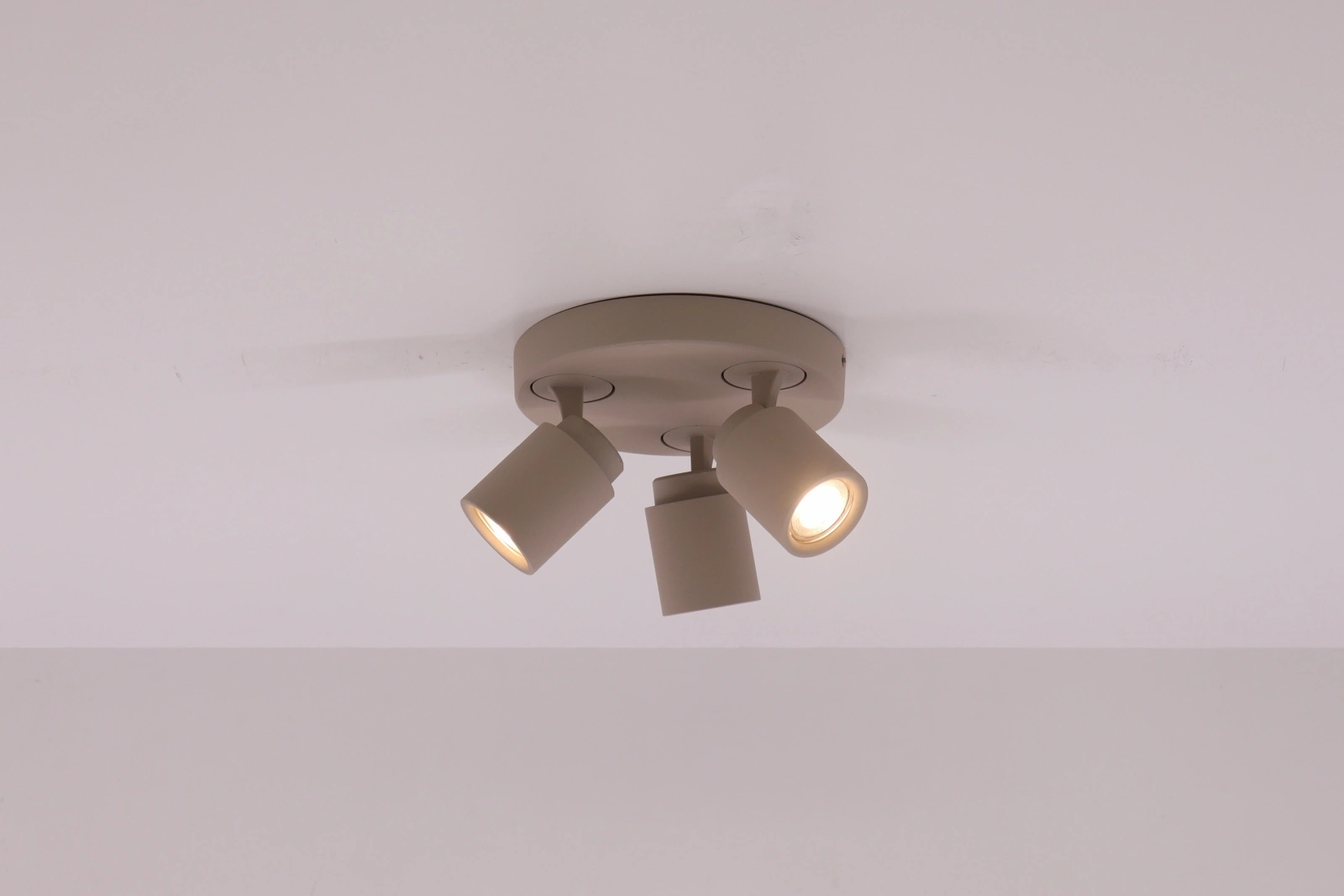 Opbouwspot Razza 3-lichts zand/beige rond – GU10 45513