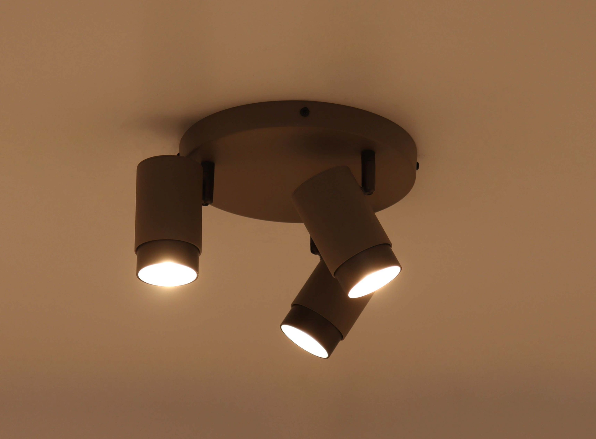 Opbouwspot rond - 3 lichts Gu10 - zand beige met cacao bruin  61222