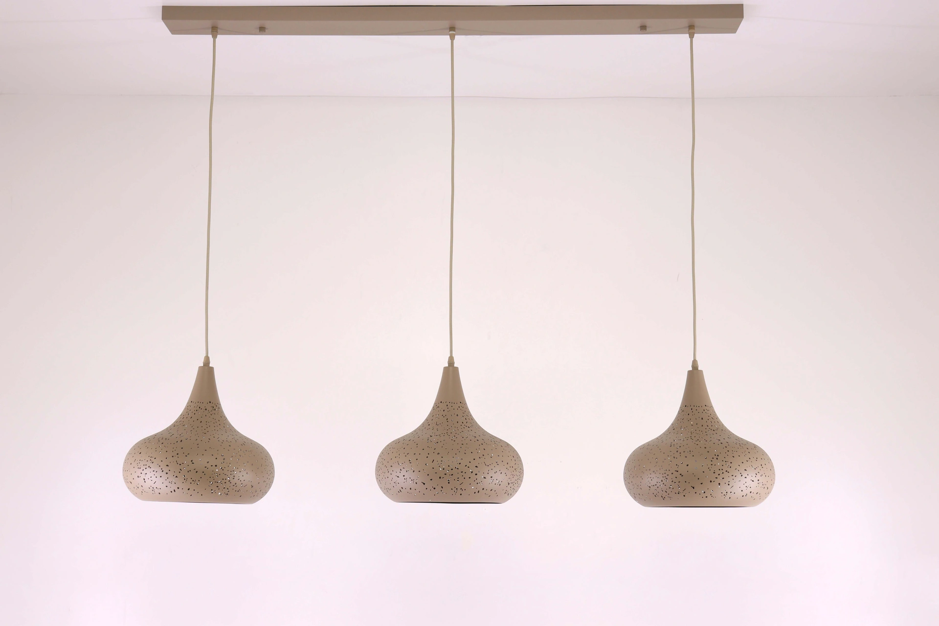Hanglamp 3-lichts zandkleur – Geperforeerde kappen – 130 cm  61251